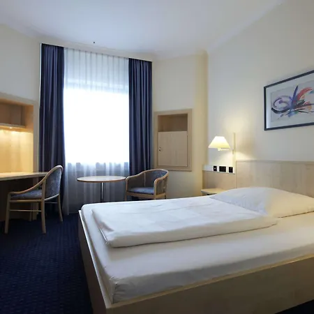 Intercityhotel Готель 3*