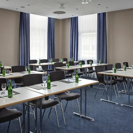 Intercityhotel Hotel 3*