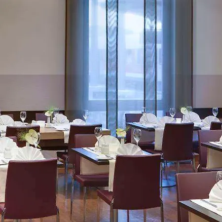 Intercityhotel מלון 3*