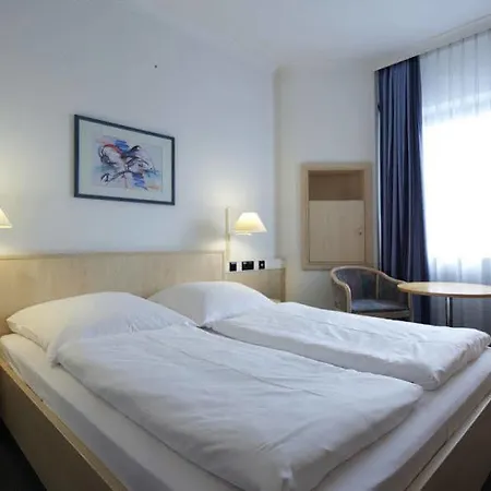 Intercityhotel Hotel 3*