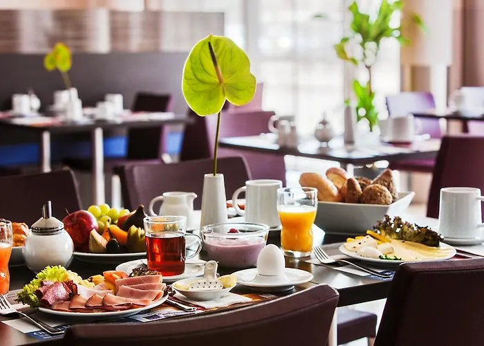 Отель Intercityhotel 3*