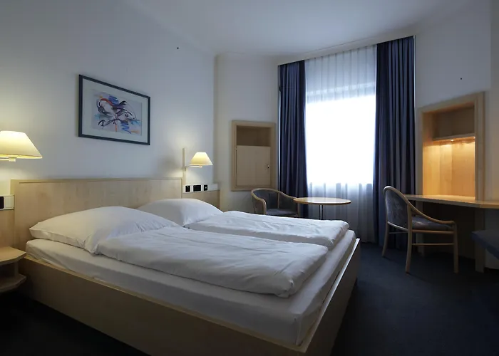 Отель Intercityhotel 3*
