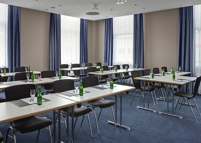 Intercityhotel Отель 3*