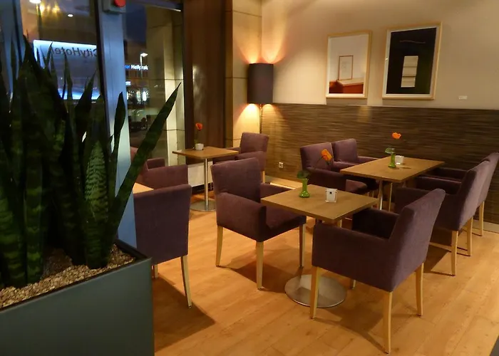 Intercityhotel Отель 3*