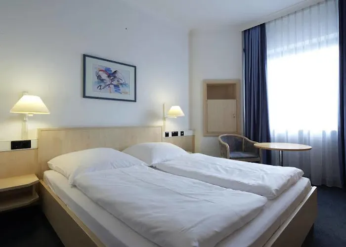 Intercityhotel Отель 3*